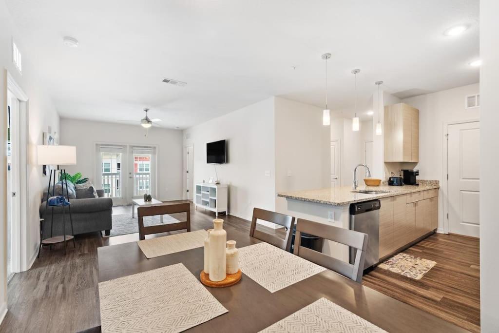 Lavish 2Br Apartment In Tampa Bagian luar foto