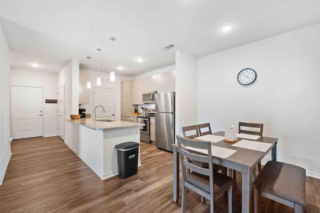 Lavish 2Br Apartment In Tampa Bagian luar foto